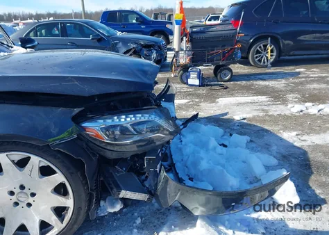 2015 Mercedes-Benz S 550 4Matic z USA, uszkodzony, nr VIN WDDUG8FB5FA114038